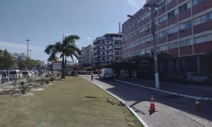 Apartamento à venda no Centro de Araruama-RJ: 1 quarto, 1 sala, 1 banheiro, 1 vaga de garagem, 50m² de área