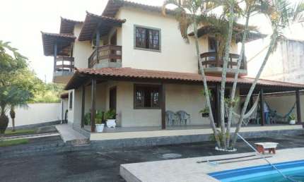 Excelente casa de alto padrão próximo ao novo supermercado Dom Atacadista, composta por 03 quartos sendo 01 suíte, 02 banheiros, 02 salas, ótima cozin