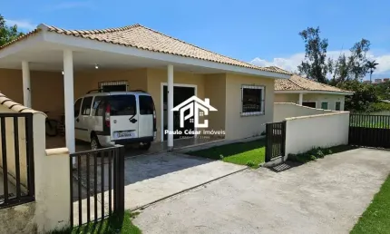 Excelente casa com 03 quartos, sendo 01 suíte com closet, sala, cozinha, banheiro, área de serviço, varanda, garagem para 01 carro, portão eletrônico,