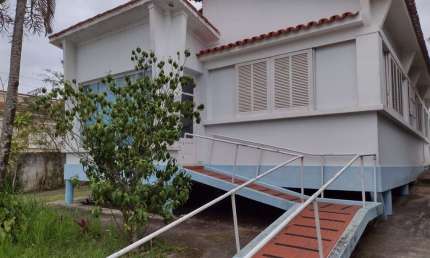 Ótima casa com 03 quartos, sala, copa cozinha, banheiro, despensa, varanda, área serviço, banheiro, piscina, churrasqueira, garagem, mais anexo com um
