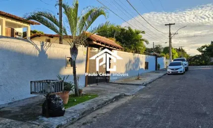 Excelente imóvel no Parque Hotel, composto por 02 casas. Casa Principal linear, com 03 quartos, sendo 02 suítes e 01 com closet, piscina, churrasqueir