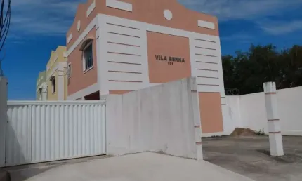 Excelente casa duplex composta por 03 quartos, sendo 01 suíte, sala, cozinha, banheiro, área de serviço, 01 vaga de garagem, ótima localização.