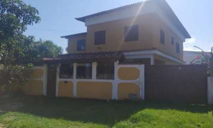 Excelente imóvel com 06 quartos, sendo 01 suíte, sala de estar, sala de jantar, piscina, churrasqueira, ótima localização, aceita carta de crédito!