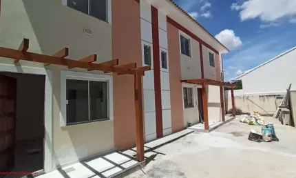 Excelente duplex composto por 02 quartos, sala, cozinha, 02 banheiros,  área de serviço, garagem, ótima localização, aceita carta de crédito