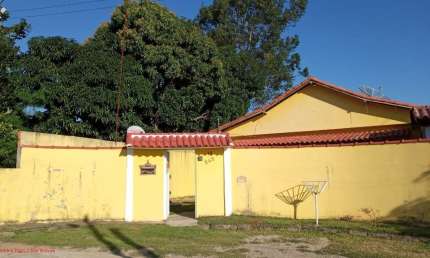 Ótima casa com 02 quartos, sendo 01 suíte ainda não terminada, banheiro social, cozinha, copa, sala grande, garagem, varanda, dentro de condomínio