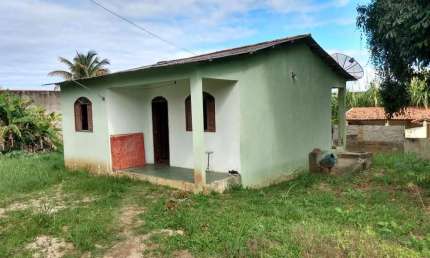 Ótima casa com 02 quartos, sala, cozinha, banheiro, varandas, área de serviço, terreno com 778,00m², ótima localização, local tranqüilo e de fácil ace