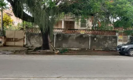 Excelente imóvel comercial medindo 1.368,00m², com 20,00m de frente para Avenida Nilo Peçanha, por 76,00m pela lateral, serve para clínica, colégios,
