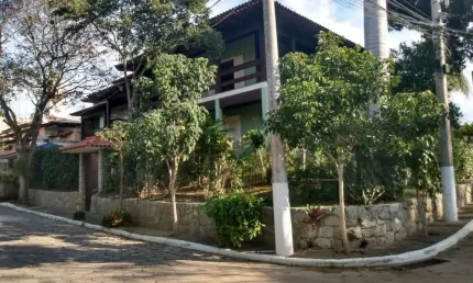 Espetacular Casa à Venda no Centro de Araruama-RJ: 5 quartos, 4 suítes, 3 salas, 1 banheiro, 2 vagas de garagem, 346,32 m²