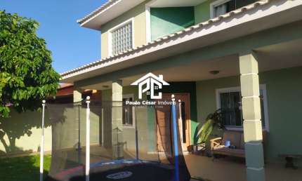 Ampla Casa de 3 quartos com 240, excelente iluminação e circulação. Dois andares composta por: 1 pavimento -  Sala com pé direito duplo, cozinha, copa