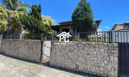 Casa composta por 3 quartos, sendo 3 suítes, escritório, sala ampla com dois ambientes, Copa, cozinha ampla, área de serviço coberta, varanda frente e