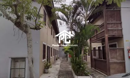 Casa Duplex em condomínio fechado com 02 Quartos 02 Banheiros sala cozinha área de serviço. Condomínio parquinho e quadra Salão de festas. Próximo ao