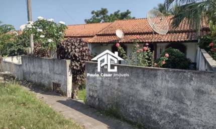Casa com 2 quartos, sala, cozinha, banheiro e área de serviço.  Localização privilegiada 300 metros da lagoa , local super requisitado. Oportunidade p