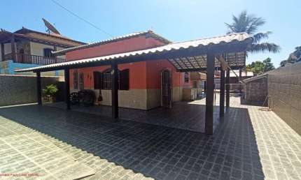 Ótima casa com 02 quartos, sendo 01 suíte, ampla sala, cozinha planejada, mais anexo com 01suíte, piscina, área gourmet