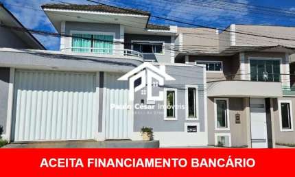 Excelente Casa dúplex de Alto Padrão. Parte superior com 03 Quartos sendo 03 suítes,  01 com closet, todas com varandas e Excelente vista. Parte infer