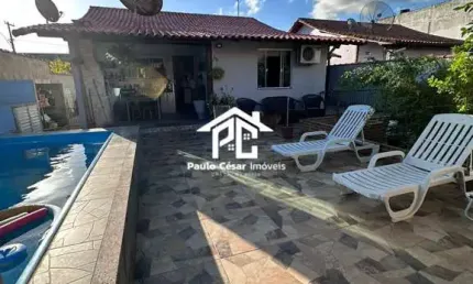 Casa à venda na Vila Capri, Araruama-RJ: 3 quartos, 1 sala, 2 banheiros, 4 vagas de garagem, 130,00 m² de área.