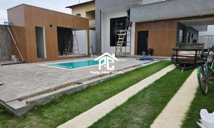 Casa à venda em Araruama-RJ, Vila Capri: 3 quartos, 2 suítes, 2 salas, 1 banheiro, 1 vaga de garagem, 140m² de área.