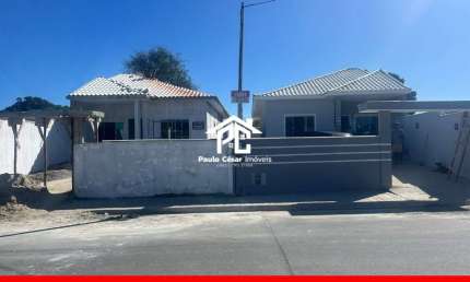 Casa à venda em Araruama-RJ, Parati: 2 quartos, 1 suíte, 1 sala, 1 banheiro, garagem e 75m² de área.