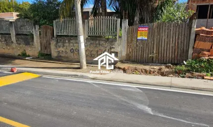 Casa em início de construção, com 02 quartos, sala, cozinha, banheiro, excelente quintal, com planta e projeto aprovado pela prefeitura, ótima localiz