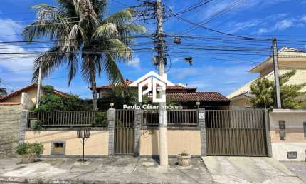 Casa à venda em Araruama-RJ, Vila Capri: 3 quartos, 1 suíte, 1 sala, 2 banheiros, 2 vagas de garagem, 110 m² de área.