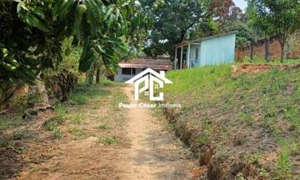 Terreno com 900m² e duas quitinetes. 2 quitinetes com quarto, banheiro, cozinha e área de serviço.  Local tranquilo e facil acesso. OBS: Documento particular de venda.