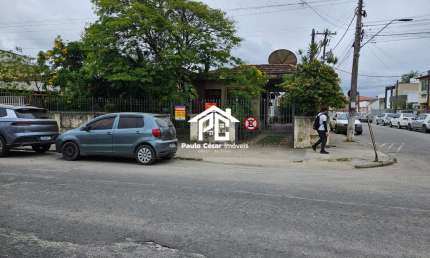 Imóvel comercial de esquina no centro de Araruama. Terreno medindo 15x40 com total de 1.000m².