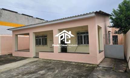 Imperdível Casa de 3 Quartos com Suíte e Garagem em Araruama-RJ!