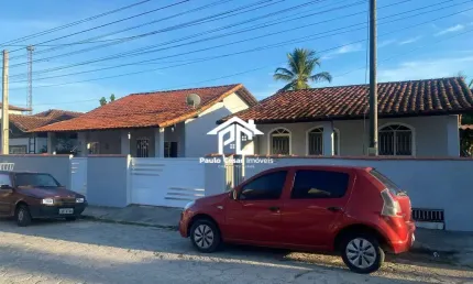 Imperdível oportunidade! 2 Casas à venda em Araruama-RJ, bairro XV de Novembro, com 2 quartos, 1 sala, 1 banheiro, 1 vaga de garagem e 300m².