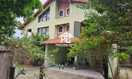 Casa à venda em Araruama-RJ, bairro Areal - 5 quartos, 302m², 2 vagas de garagem!