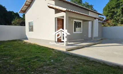 Imperdível: Casa à venda em Araruama-RJ, Engenho Grande! 2 quartos, 1 sala, 1 banheiro, garagem e 60m². Confira!