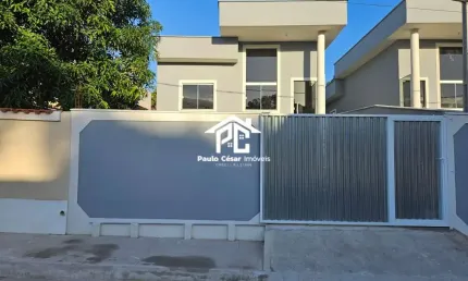 Imperdível oportunidade: Casa à venda em Araruama-RJ, bairro Viaduto! 3 quartos, 1 suíte, 1 vaga, 85m².