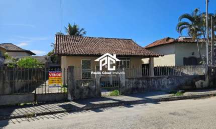 Casa à venda em Araruama-RJ, Vila Capri: 2 quartos, 1 suíte, 1 sala, 1 banheiro, 80m² de área. Aproveite!