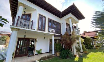 Casa em Condomínio de Luxo à Venda em Araruama-RJ, Bairro Bananeiras: 4 Quartos, 3 Suítes, 3 Salas, 4 Banheiros, 3 Vagas, 553,23 m².
