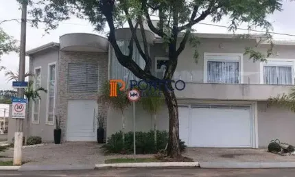 Sobrado com 3 dormitórios sendo 2 suítes com piscina em condomínio em Paulínia