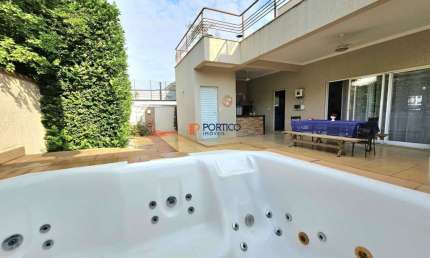 Casa a venda com Jacuzzi 4 dormitórios, sendo 1 no térreo em Condomínio em Paulí