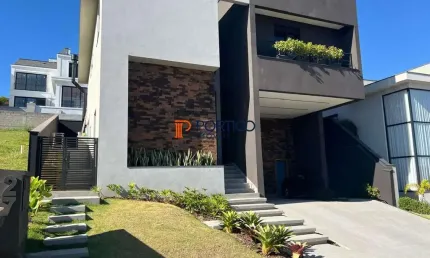 Casa à venda com piscina no Alphaville Dom Pedro 2 em Campinas/SP