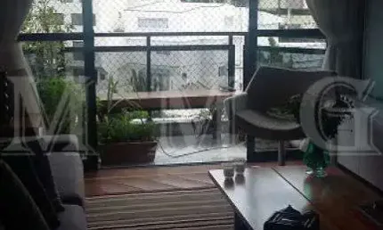 Bem localizado apartamento de 3 dormitórios com 2 vagas próximo ao metro.