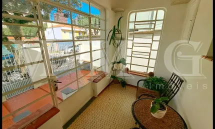 casa térrea, quintal espaçoso e vaga p quatro carros