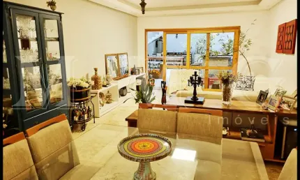 Vila Mariana: Casa em vila com três suítes à venda 350m da estação Vila Mariana. Impecável
