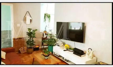 Sobrado com 4 Dorms, 2 vagas em rua particular sem saída.