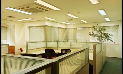 Conjunto comercial mobiliado com 250m² de vão livre a 50m do Metro Paraíso