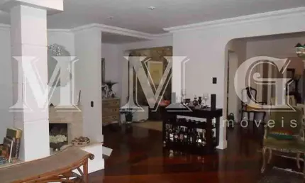 Sobrado de 441m² com 3 suítes e 5 vagas de garagem próximo ao pq. da aclimação.