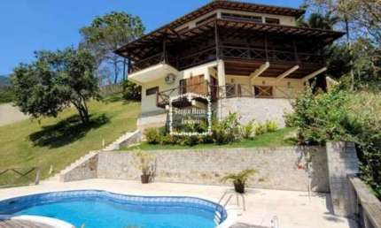Viva o Paraíso em Ilhabela: Sua Oportunidade em uma Casa de Alto Padrão com Vista para o Mar