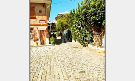Vila Mariana, casa da vila, quintal grande, 3 vagas, bom local