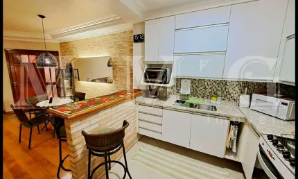 Casa em condomínio fechado, rua tranquila, próximo ao metrô .
