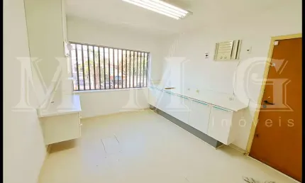 Loja com 100m² de vão livre, copa e wc próximo à igreja de são judas
