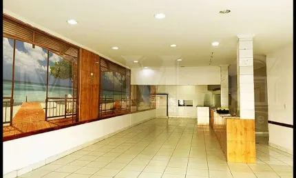 Loja 230 m2 de vão livre, cozinha , 4 banheiros , 100 metros da estação do metro vila mariana