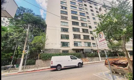 Excelente Apartamento de 217 m² com 3 Dormitórios sendo 1 Suíte na Higienópolis.