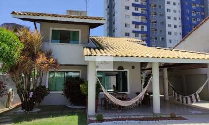 Casa com 3 quartos para alugar na Rua Ana C B Dias, S/n, Buraquinho, Lauro de Freitas