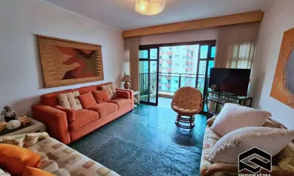 Ótima localização, 04 dormitórios, 02 quadras da praia!
