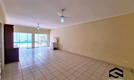 ÓTIMA CASA C/ PISCINA, CHURRASQUEIRA E 03 DORMITÓRIOS